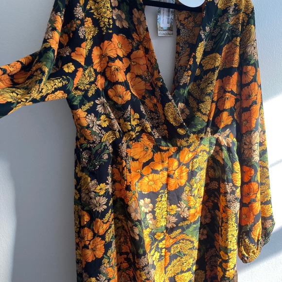 New with Tags | Boohoo Floral Wrap Front Open Back Romper Playsuit - Picture 6 of 15